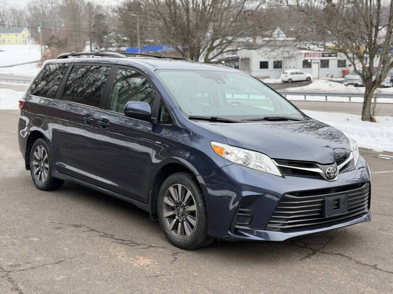 2018 Toyota Sienna LE 7-Passenger