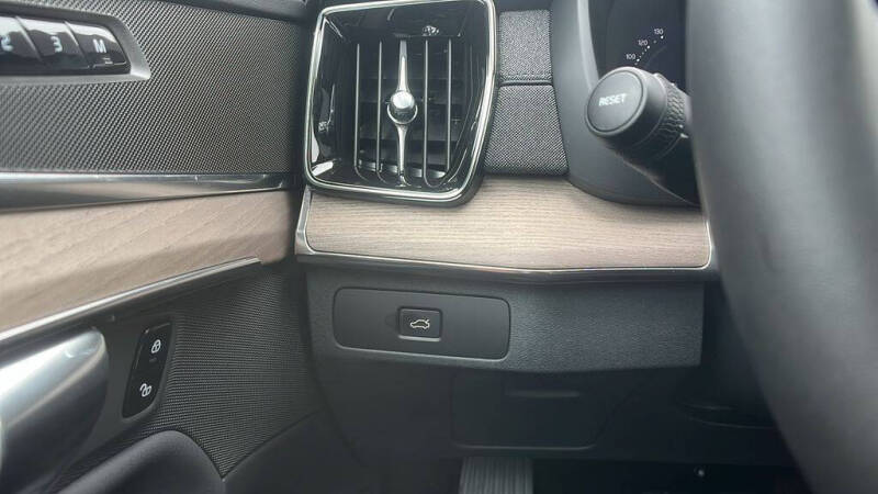 2026 Volvo XC90 B5 Core