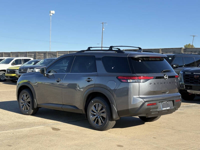 2025 Nissan Pathfinder SV
