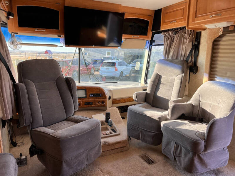 2005 Workhorse Hurricane