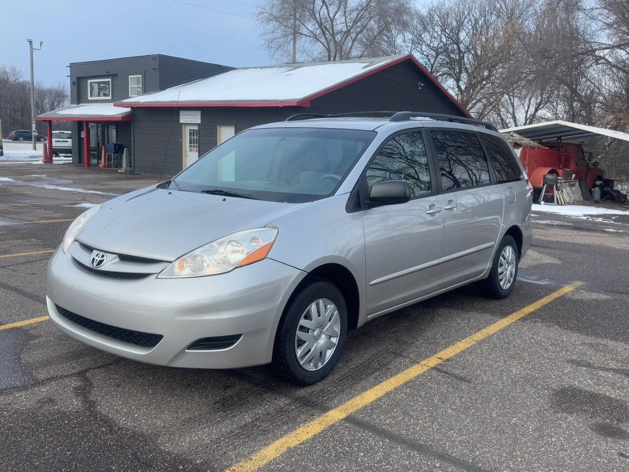 2007 Toyota Sienna for sale at LUXURY IMPORTS AUTO SALES INC in Ham Lake, MN