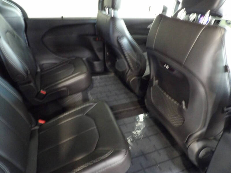 2027 Chrysler Pacifica Select