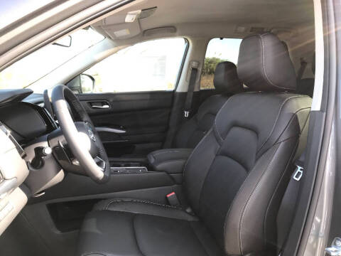 2025 Nissan Pathfinder SL