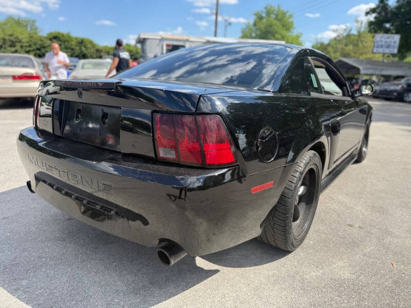 2004 Ford Mustang GT Deluxe