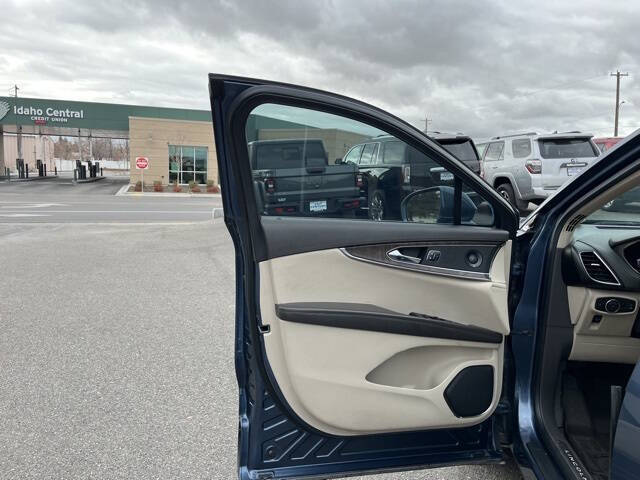 2019 Lincoln Nautilus Reserve