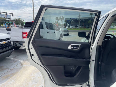 2020 Nissan Pathfinder SV