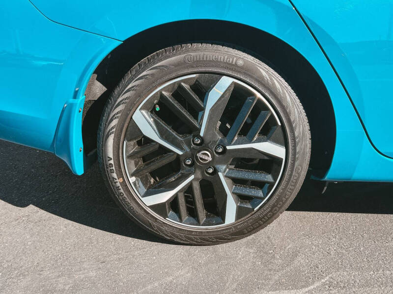 2025 Nissan Versa SR