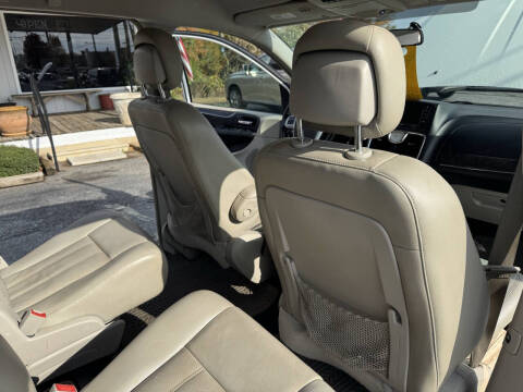 2011 Chrysler Town and Country Touring-L