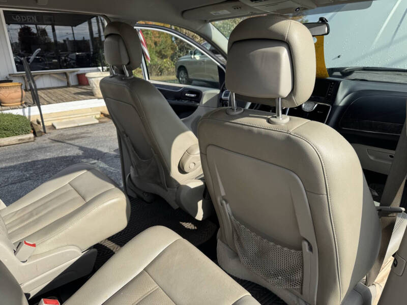 2011 Chrysler Town and Country Touring-L