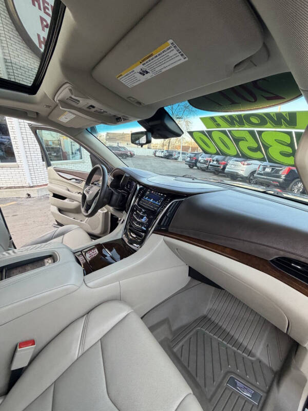 2017 Cadillac Escalade Luxury
