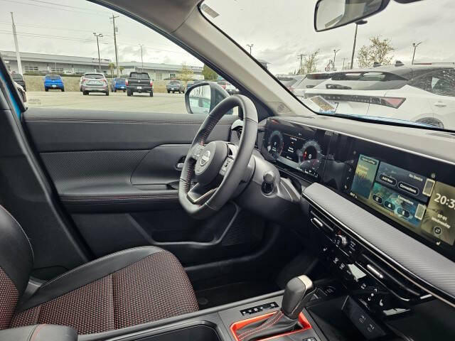 2025 Nissan Kicks SR