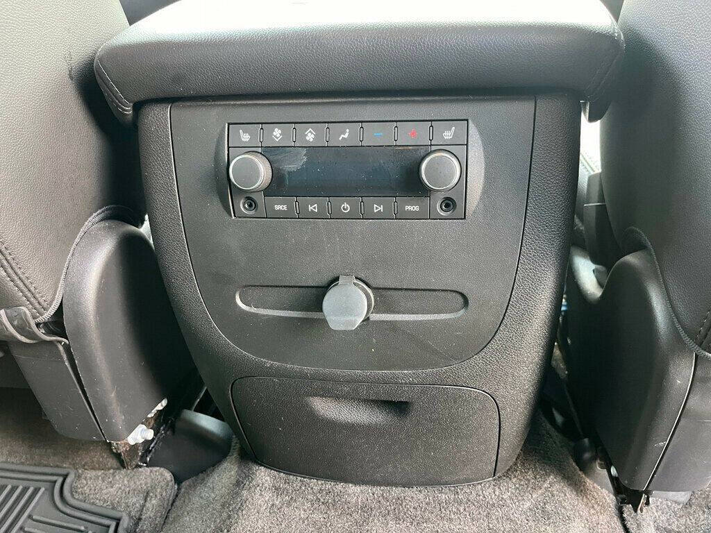 2013 Chevrolet Suburban 30