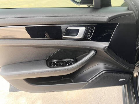 2018 Porsche Panamera 4