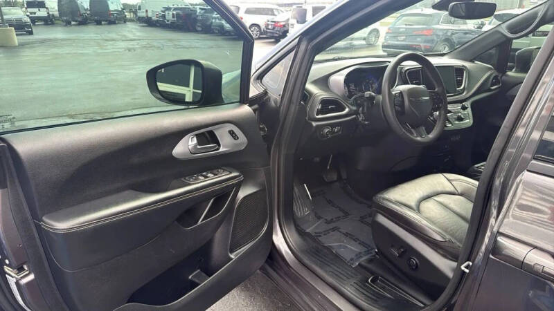 2022 Chrysler Pacifica Touring L