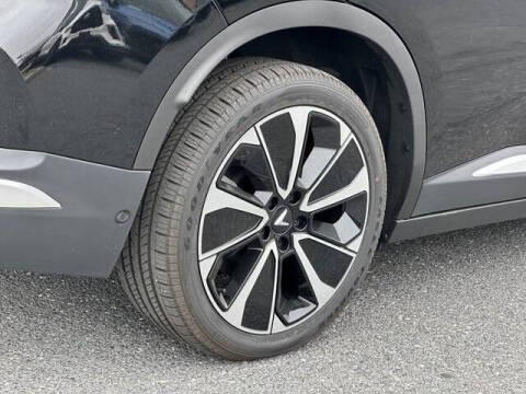 2025 VinFast VF8 Plus