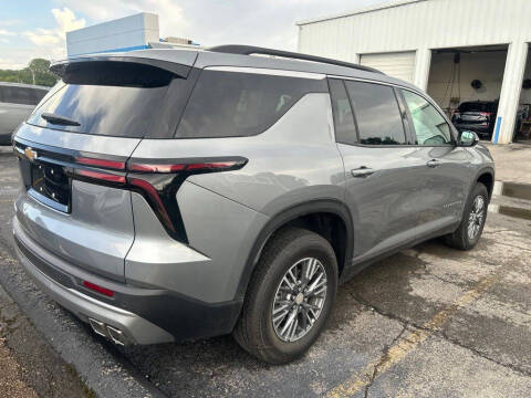 2025 Chevrolet Traverse LT