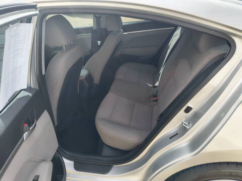 2019 Hyundai Elantra SE