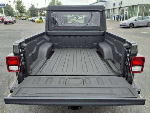 2022 Jeep Gladiator Sport