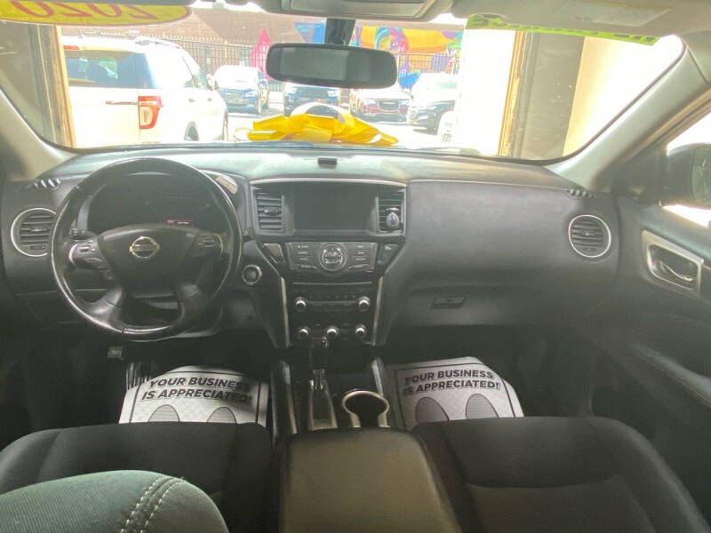 2020 Nissan Pathfinder SV