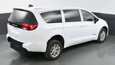 2025 Chrysler Voyager LX