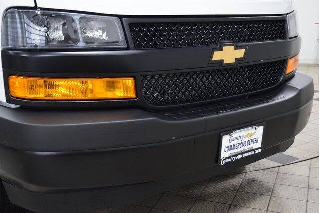 2025 Chevrolet Express 3500