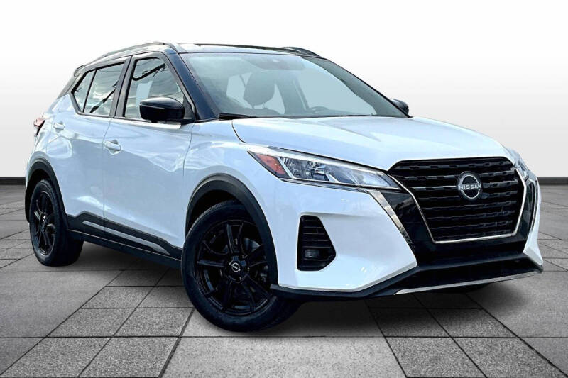 2022 Nissan Kicks SR