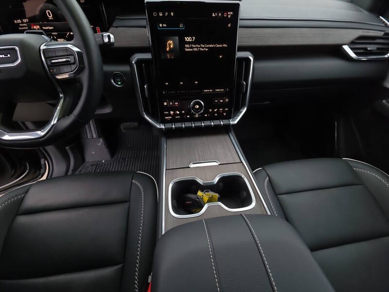 2024 GMC Acadia Denali