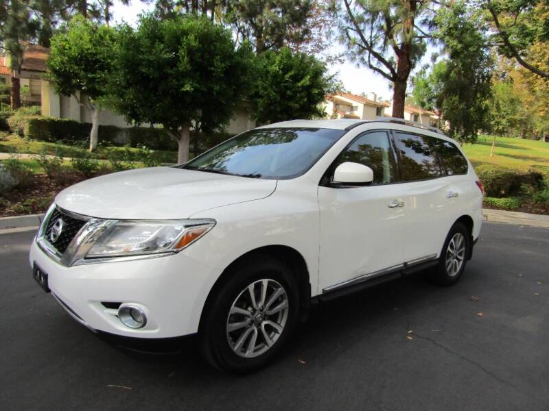 2014 Nissan Pathfinder for sale at E MOTORCARS in Fullerton CA