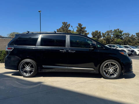 2013 Toyota Sienna SE 8-Passenger
