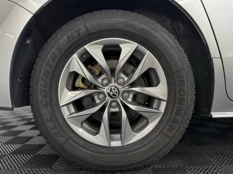 2024 Toyota Sienna LE 8-Passenger