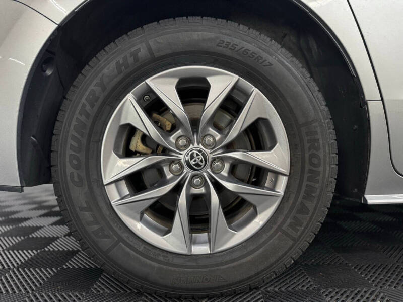 2024 Toyota Sienna LE 8-Passenger