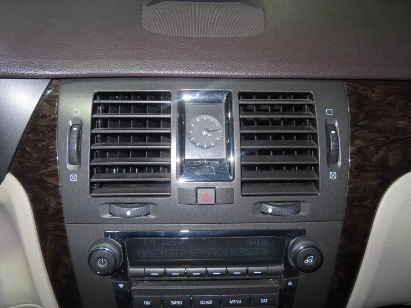 2011 Cadillac DTS Luxury Collection