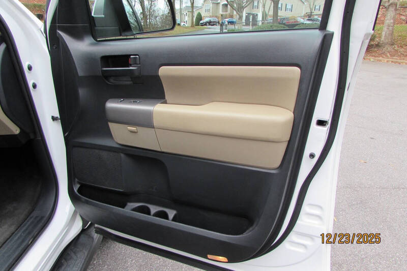 2013 Toyota Sequoia SR5