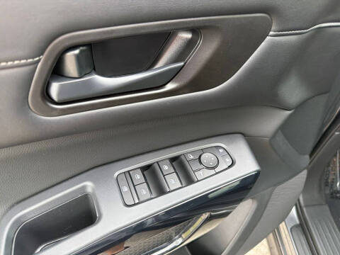 2023 Nissan Pathfinder SV