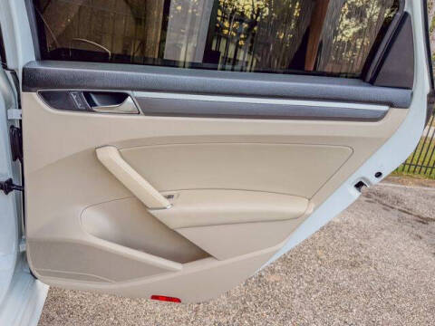 2017 Volkswagen Passat 1.8T R-Line