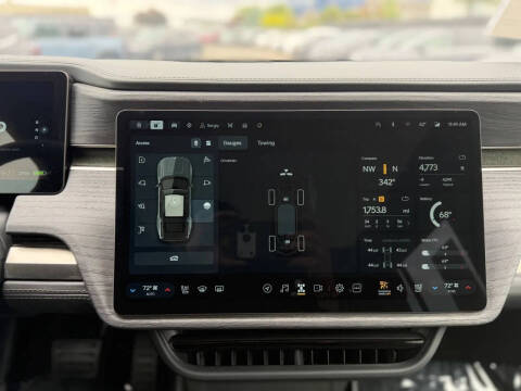 2025 Rivian R1S