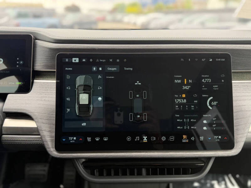 2025 Rivian R1S