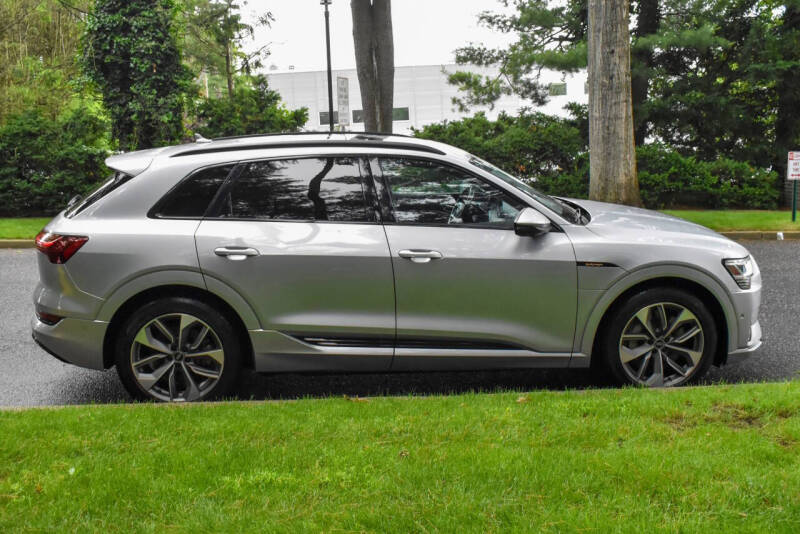 2021 Audi e-tron quattro Premium Plus