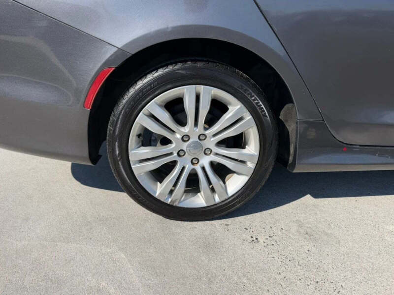 2016 Chrysler 200 Limited