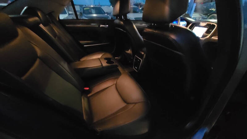 2021 Chrysler 300 Touring