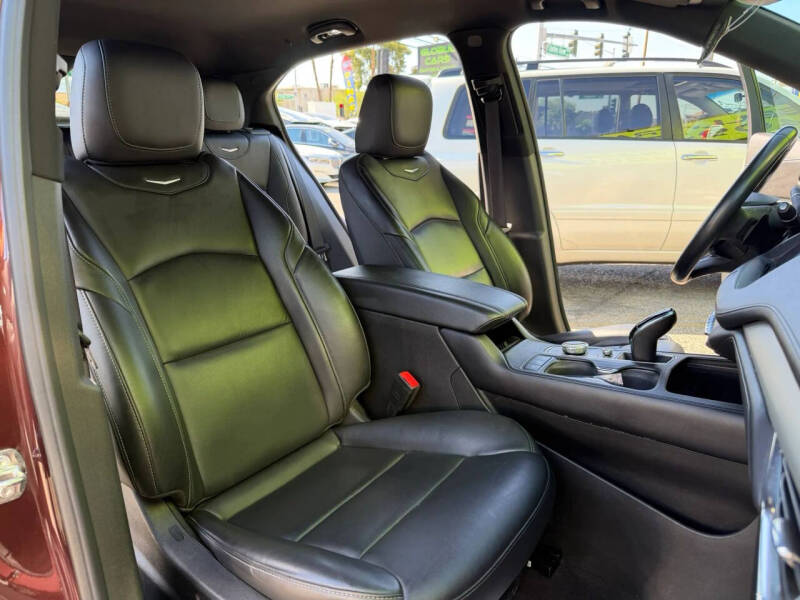 2023 Cadillac XT4 Premium Luxury