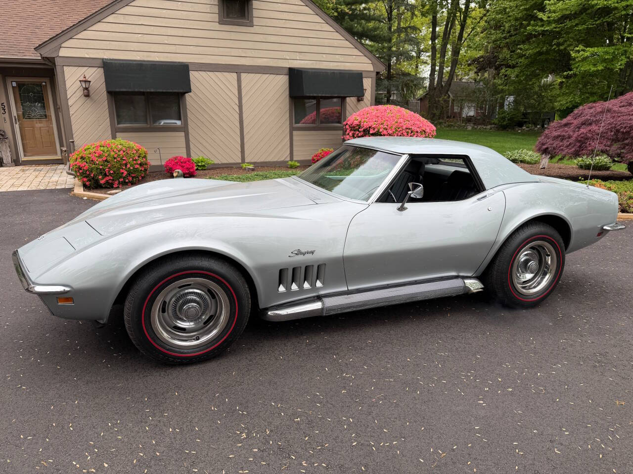 1969 Chevrolet Corvette 11