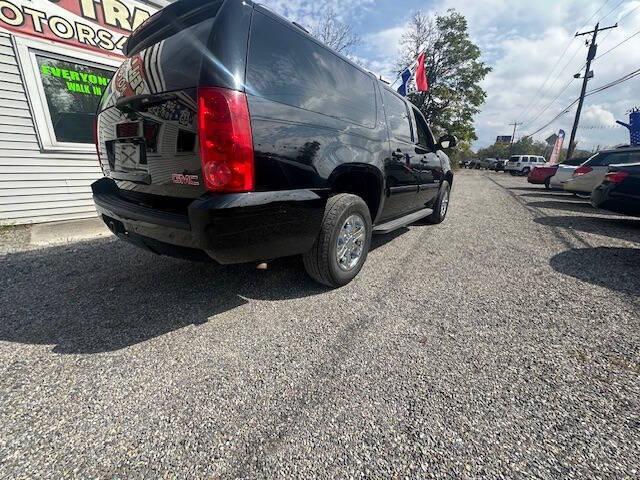 2011 GMC Yukon XL SLT photo 4