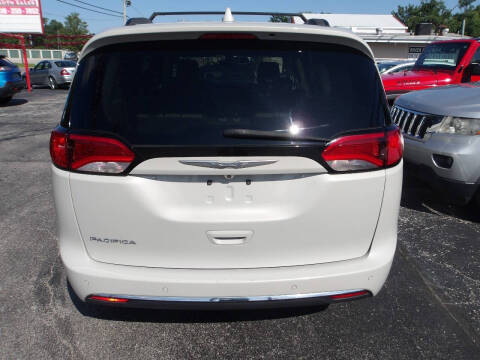2017 Chrysler Pacifica Touring-L