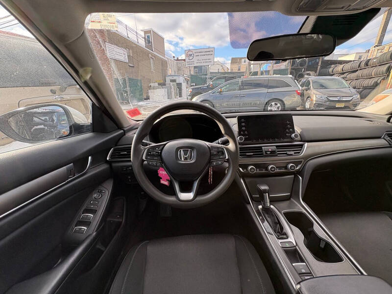 2018 Honda Accord LX photo 29