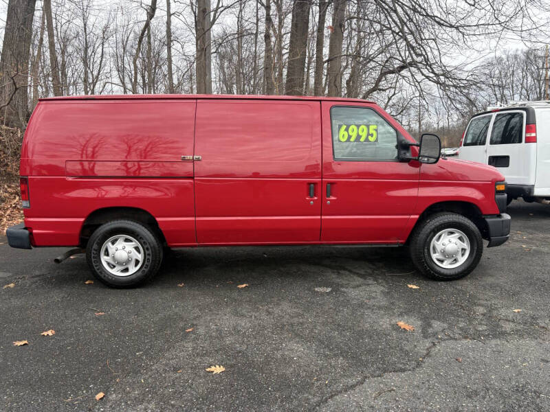 2010 Ford E-Series Econoline Van Commercial's photo