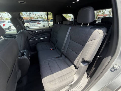 2024 Chevrolet Traverse LS