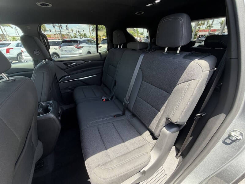 2024 Chevrolet Traverse LS