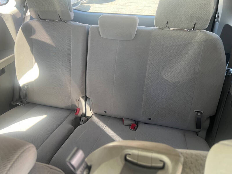 2011 Toyota Sienna LE 8-Passenger
