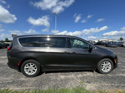2020 Chrysler Voyager LX